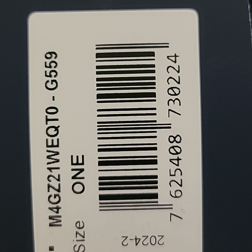Exclusive Guess Jeans Hat - Picture 6 of 6